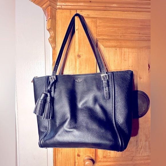 Kate Spade Large Tote Bag Classic Black Leather w/Tassle Accent - Picture 1 of 13